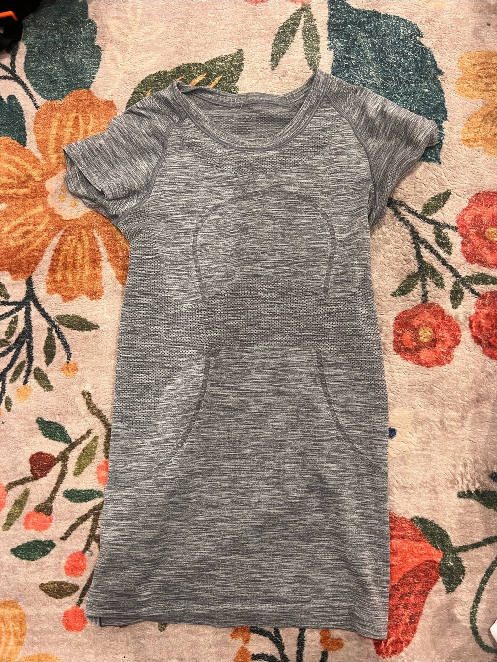 Women’s lululemon swiftly top size 2!